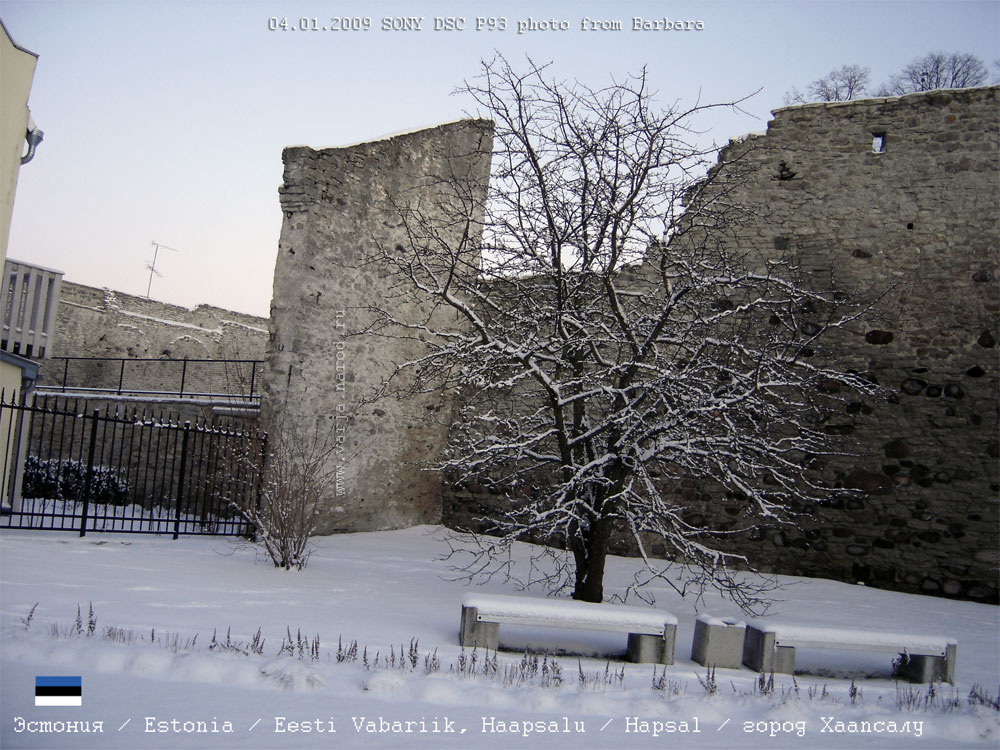 Стена Епископского замка в Хаапсалу