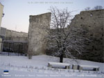 У стены епископского замка