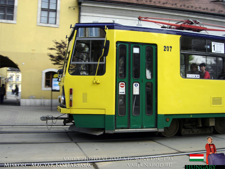 Чешский трамвай TATRA KT8D5 in Miskolc street в Венгрии