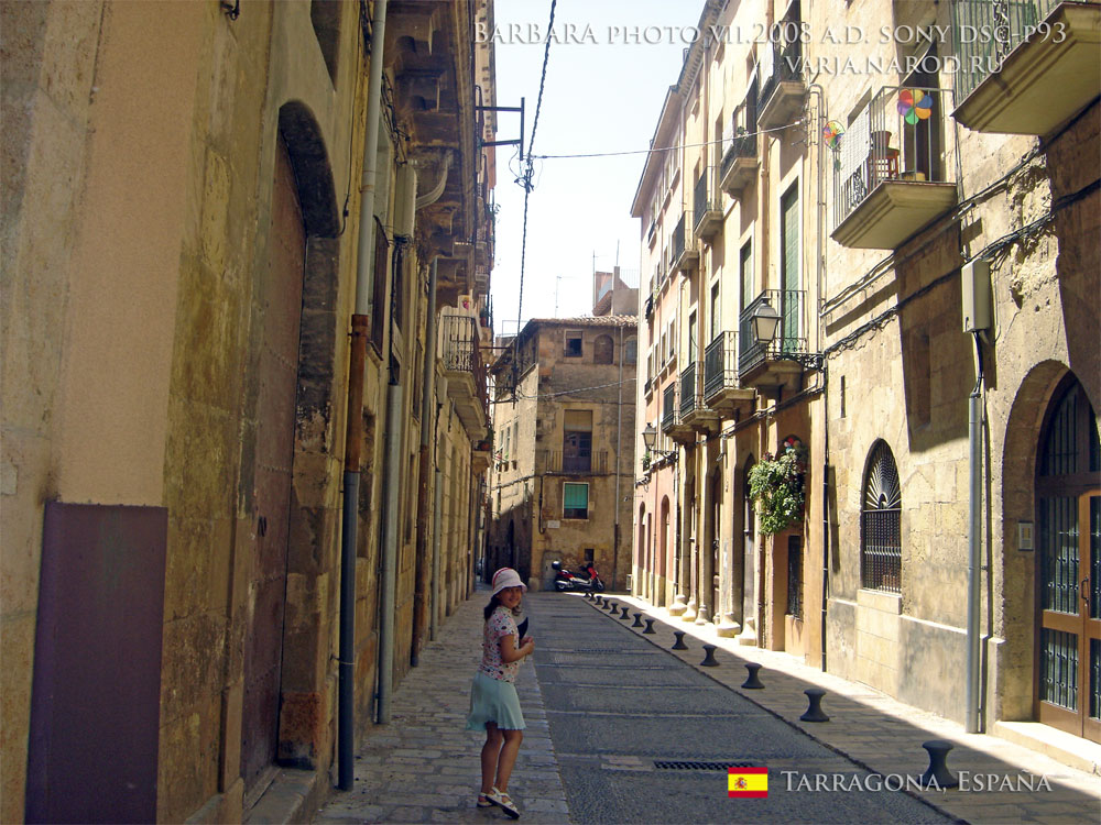 Таррагона, узкая средневекова улочка