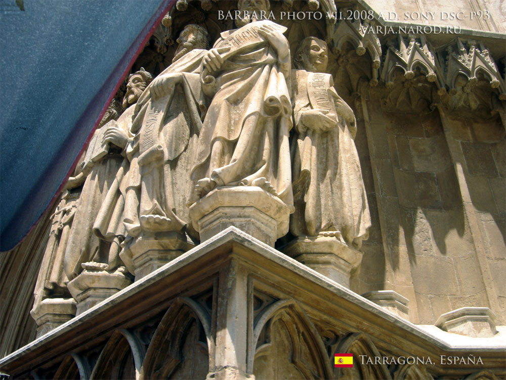 Таррагона, скульптуры на католическом храме Catedral de Santa Maria